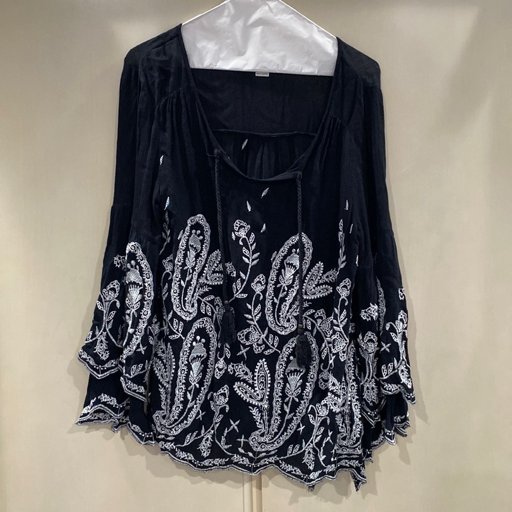 Style & Co Black Peasant Style Top With White Paisley Embroidery